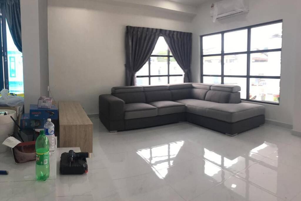 Villa 22Pax :Taman Pelangi Party House Nearby Midvelly à Johor Bahru Extérieur photo