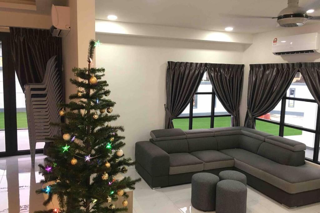 Villa 22Pax :Taman Pelangi Party House Nearby Midvelly à Johor Bahru Extérieur photo
